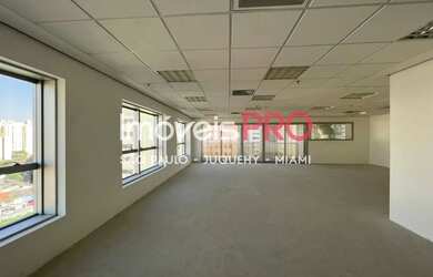 Imagem: O depósito possui 5 Vagas na garagem e 214m² de Área e está