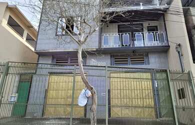 Imagem: A casa possui 3 Dormitórios, 1 Banheiro, 1 Vaga na garagem