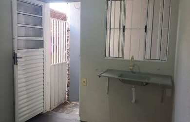 Imagem: A casa possui 1 Dormitório, 1 Banheiro, 60m² de Área e está