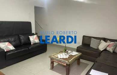 Imagem: A casa possui 3 Dormitórios, 4 Banheiros, 2 Vagas na garagem