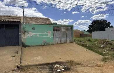 Imagem: A casa possui 2 Dormitórios, 1 Banheiro e 180m² de Área e