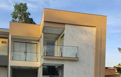 Imagem: A casa em condomínio possui 4 Dormitórios, 1 Banheiro, 4 Vagas