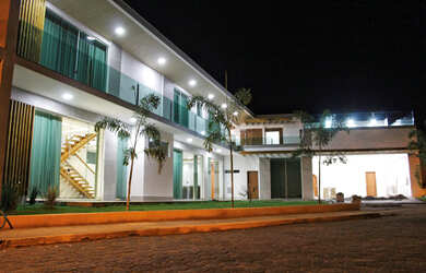 Imagem: A casa em condomínio possui 4 Dormitórios, 5 Banheiros, 2