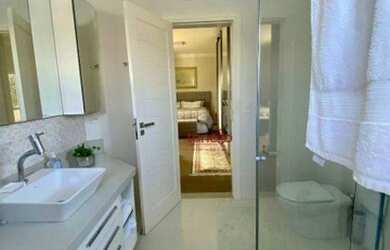 Imagem: A casa possui 4 Dormitórios, 4 Banheiros, 3 Vagas na garagem