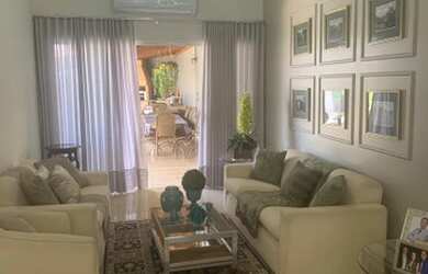 Imagem: A casa possui 3 Dormitórios, 4 Banheiros, 4 Vagas na garagem