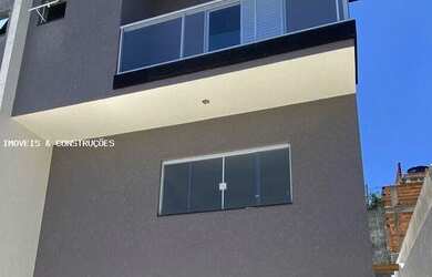 Imagem: A casa possui 3 Dormitórios, 2 Banheiros, 1 Vaga na garagem