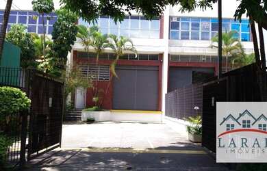 Imagem: O depósito possui 3 Vagas na garagem, 800m² de Área e está