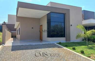 Imagem: A casa possui 3 Dormitórios, 2 Banheiros, 2 Vagas na garagem