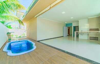 Imagem: A casa possui 3 Dormitórios, 4 Banheiros, 4 Vagas na garagem