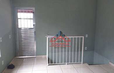 Imagem: A casa possui 1 Dormitório, 1 Banheiro, 1 Vaga na garagem