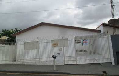 Imagem: A casa possui 3 Dormitórios, 3 Banheiros, 1 Vaga na garagem