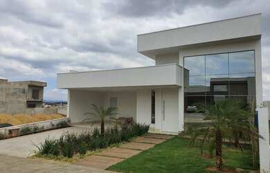 Imagem: A casa em condomínio possui 3 Dormitórios, 4 Banheiros, 4