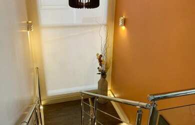 Imagem: A casa em condomínio possui 4 Dormitórios, 5 Banheiros e 374m²