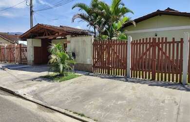 Imagem: A casa possui 2 Dormitórios, 2 Banheiros, 1 Vaga na garagem