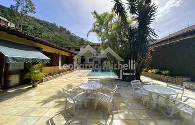 Imagem: A casa à venda possui 4 Dormitórios, 2 Banheiros, 3 Vagas