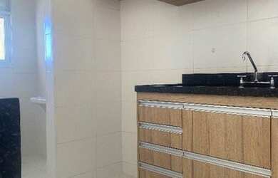 Imagem: O apartamento possui 2 Dormitórios, 2 Banheiros, 1 Vaga na