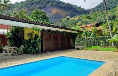 Imagem: A casa em condomínio possui 4 Dormitórios, 3 Banheiros, 4