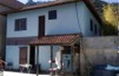 Imagem: A casa possui 3 Dormitórios, 3 Banheiros, 2 Vagas na garagem