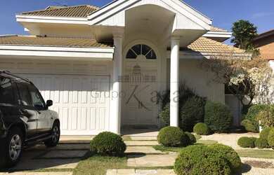 Imagem: A casa em condomínio possui 3 Dormitórios, 4 Banheiros, 2