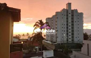 Imagem: O apartamento possui 2 Dormitórios, 1 Banheiro, 2 Vagas na
