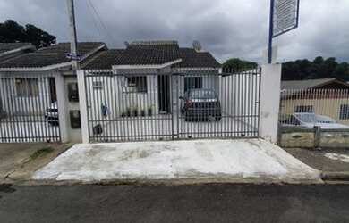 Imagem: A casa possui 2 Dormitórios, 2 Banheiros, 2 Vagas na garagem