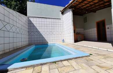 Imagem: A casa possui 5 Dormitórios, 4 Banheiros, 2 Vagas na garagem