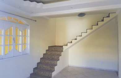 Imagem: A casa possui 5 Dormitórios, 4 Banheiros, 3 Vagas na garagem