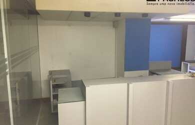 Imagem: O depósito possui 5 Vagas na garagem e 250m² de Área e está