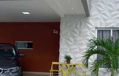 Imagem: A casa em condomínio possui 3 Dormitórios, 1 Banheiro, 2 Vagas