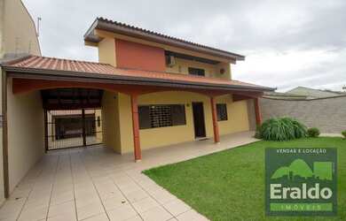 Imagem: A casa possui 5 Dormitórios, 2 Banheiros, 4 Vagas na garagem