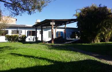 Imagem: A casa possui 2 Dormitórios, 1 Banheiro, 4 Vagas na garagem