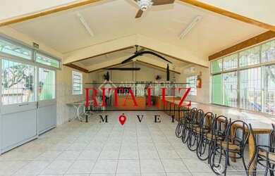 Imagem: O apartamento possui 3 Dormitórios, 1 Banheiro, 1 Vaga na garagem