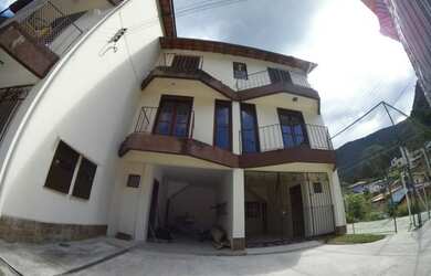 Imagem: A casa à venda possui 2 Dormitórios, 1 Banheiro, 1 Vaga na