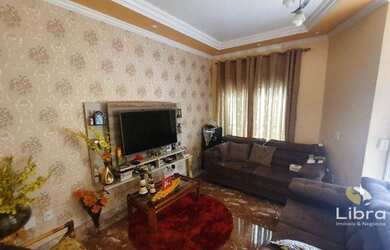 Imagem: A casa possui 2 Dormitórios, 4 Banheiros, 4 Vagas na garagem