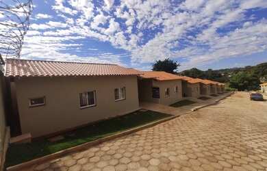 Imagem: A casa possui 2 Dormitórios, 2 Banheiros, 5 Vagas na garagem