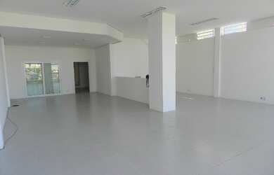 Imagem 4: Loja Comercial. 330m² de Áreae4 Vagas na garagem