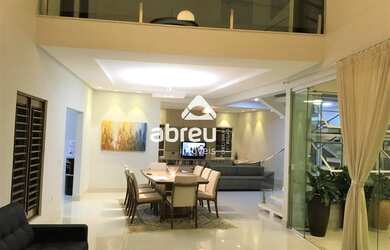 Imagem: A casa em condomínio possui 5 Dormitórios, 5 Banheiros, 4