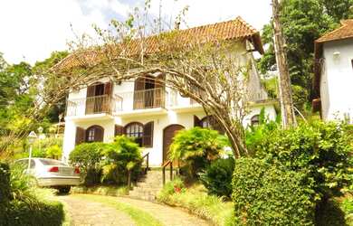 Imagem: A casa em condomínio à venda possui 5 Dormitórios, 3 Banheiros