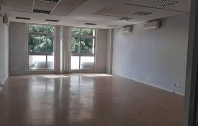 Imagem: O depósito possui 69m² de Área e está localizado em Centro