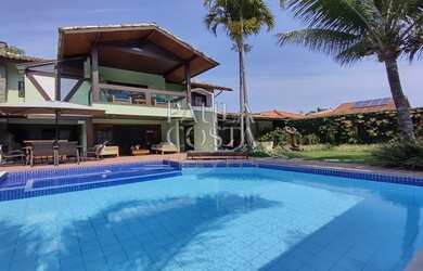 Imagem: A casa em condomínio possui 4 Dormitórios, 5 Banheiros, 5