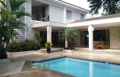 Imagem: A casa em condomínio possui 5 Dormitórios, 5 Banheiros, 3