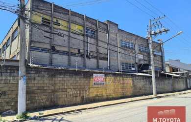 Imagem: O depósito possui 5 Vagas na garagem, 2.300m² de Área e