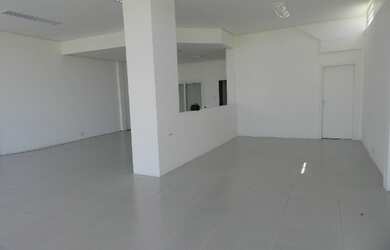 Imagem 5: Loja Comercial. 330m² de Áreae4 Vagas na garagem