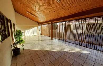 Imagem: A casa possui 2 Dormitórios, 1 Banheiro, 3 Vagas na garagem