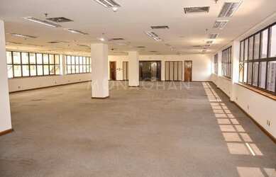 Imagem: O depósito possui 4 Vagas na garagem e 339m² de Área e está