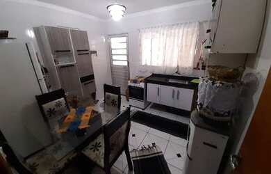 Imagem: A casa possui 2 Dormitórios, 2 Banheiros, 1 Vaga na garagem