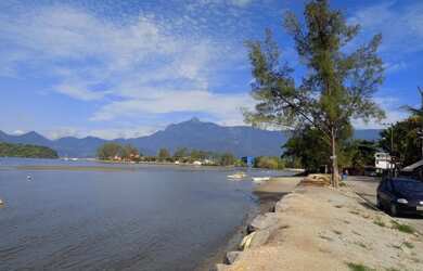 Imagem: A casa possui 2 Dormitórios, 1 Banheiro, 1 Vaga na garagem