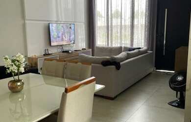 Imagem: A casa em condomínio possui 3 Dormitórios, 3 Banheiros, 2