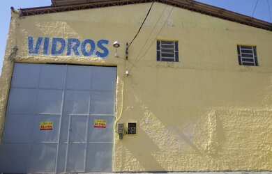 Imagem: O depósito possui 1 Vaga na garagem, 484m² de Área e está