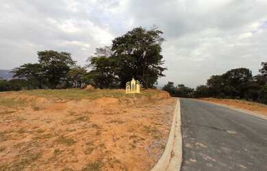 Imagem: O terreno possui 360m² de Área e está localizado em Bom